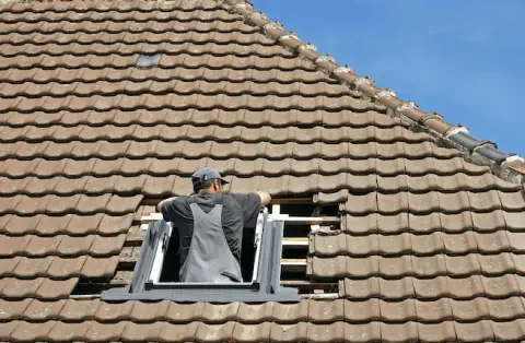 Pose de velux - Saint-Vincent-du-Lorouër